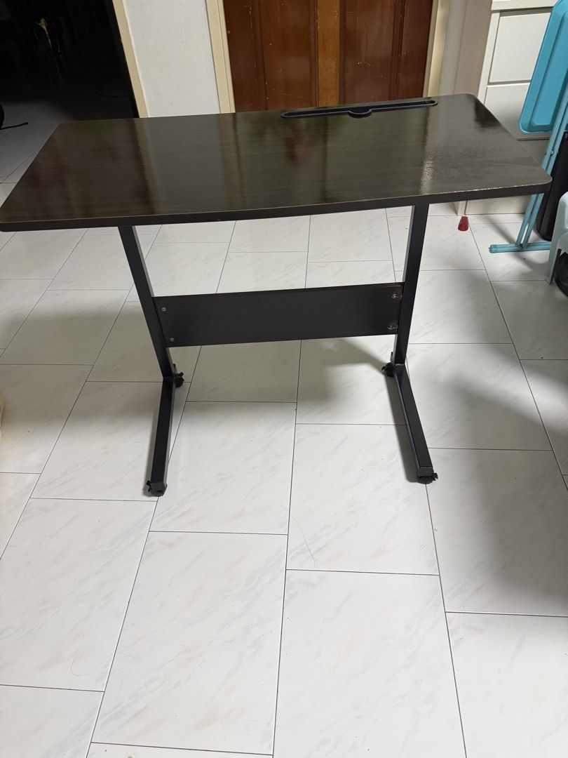 Foldable Table (Category: Tables & Sets) located in Singapore. Submitted by zapdeals_sg (Listing ID 1440886090, Image 2). Description: 低价出售几张可调节电脑桌，有意者联系王小姐91897482.