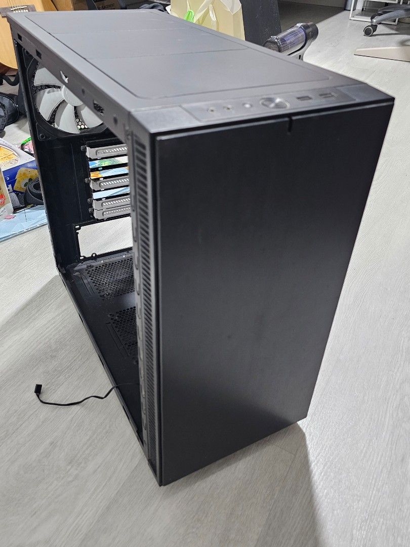 Fractal Design PC Case with Glass Side Panel468165026550261762