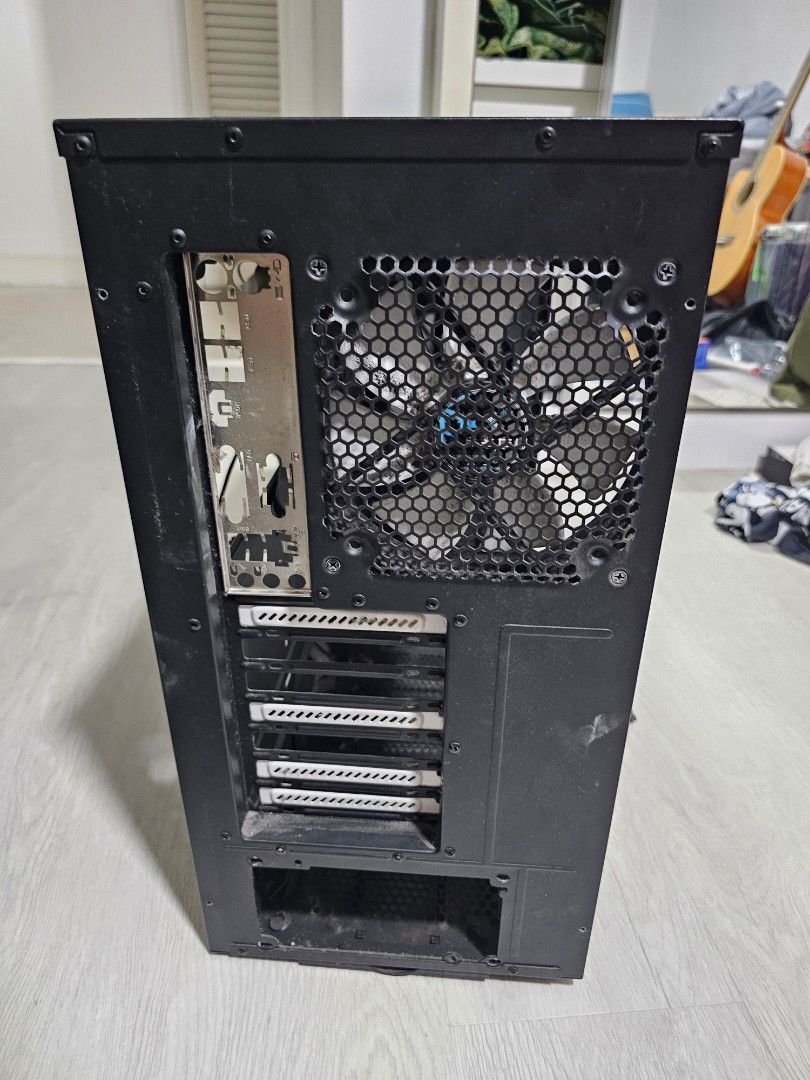 Fractal Design PC Case with Glass Side Panel468165026550261765
