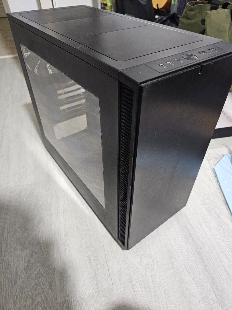 Fractal Design PC Case with Glass Side Panel468165026550261760