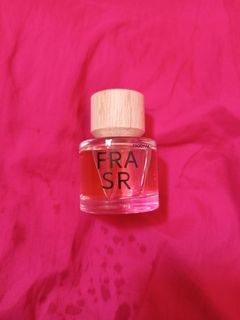 (Category: ) located in . Submitted by aina.s.wardrobe (Listing ID 1440825694, Image 1). Description: .