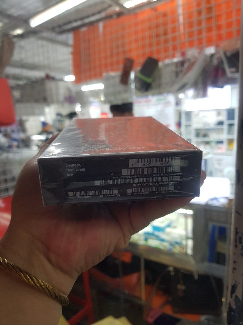 Galaxy S25 plus 256gb brandnew (Category: Other Mobile & Gadget Accessories) located in San Juan City. Submitted by chelle.dice (Listing ID 1440847867, Image 2). Description: Galaxy S25plus 256gb 12gb ram brandnew sealed all original 1year warranty samsung and my physical store we accept trade in and credit card installment call or txt me.09526547779.09353229255 we do meet up.cash on delivery physical store grenhills shopping center.
