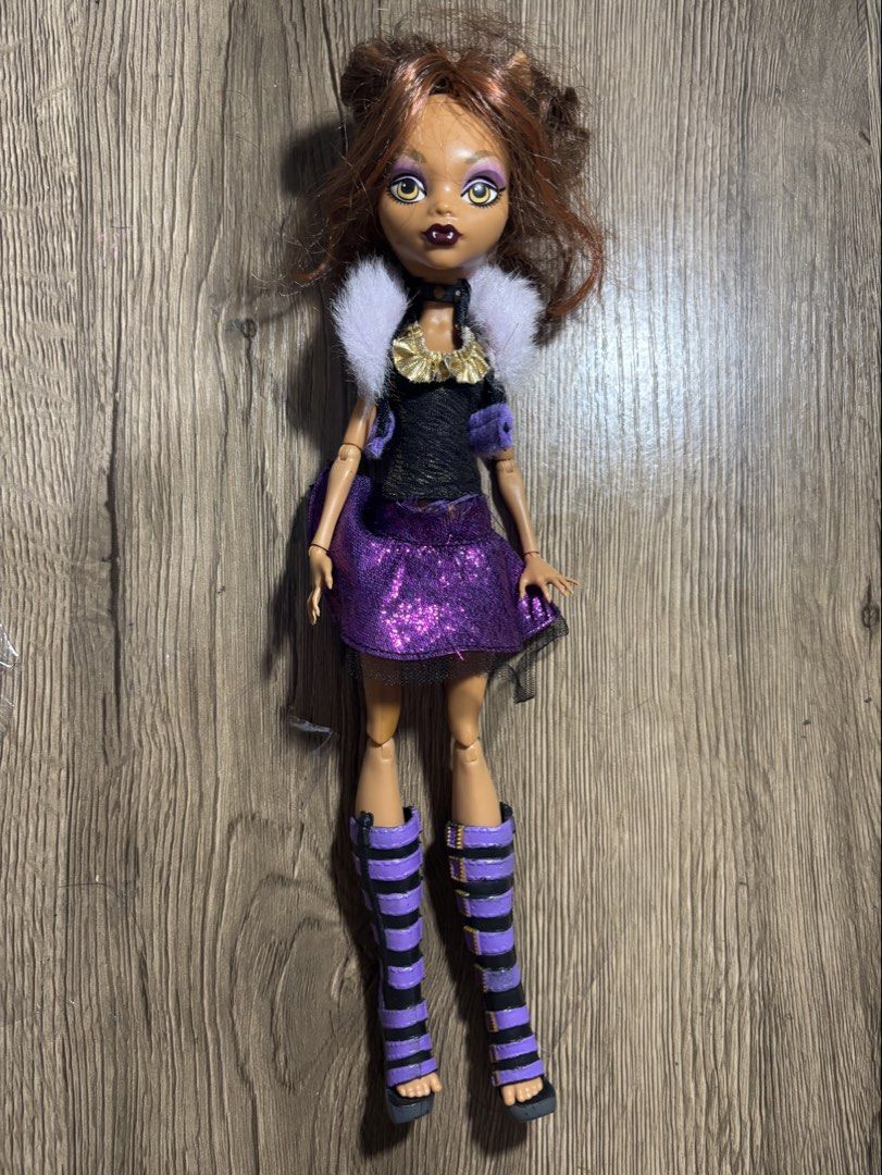 Ghouls Alive Clawdeen Wolf Monster High Doll (Category: Figurines & Statues) located in San Jose del Monte. Submitted by mikariiii (Listing ID 1440818555, Image 1). Description: -WYSIWYG -with belt, i just forgot to add it to the photos. you can message me for a pic of her with the belt -skirt has a rip -her hair is tied up in the pic, her earrings are complete and she has her choker on -not sure if audio is still working once batteries are repla