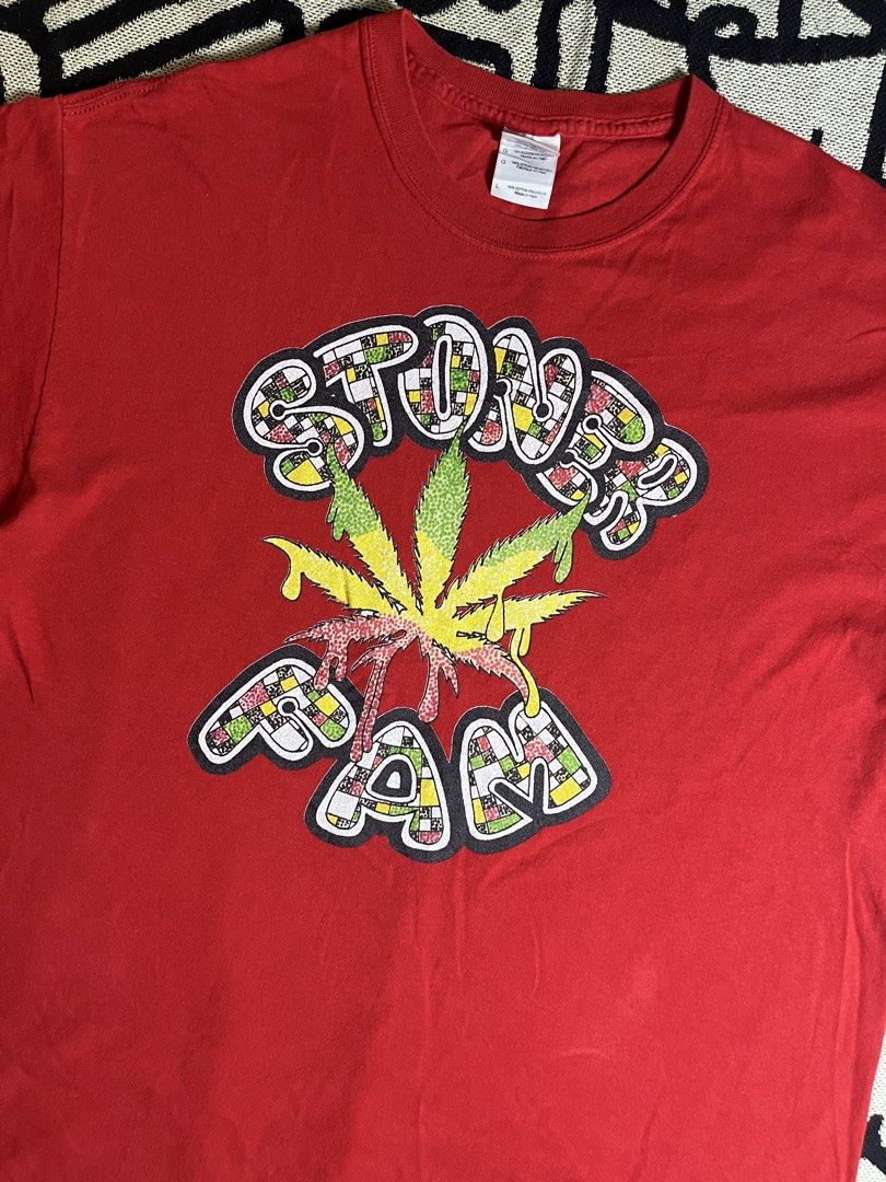 Gildan Stoner Fam Graphic Tee (Category: Tshirts & Polo Shirts ) located in Silang. Submitted by yusthrift (Listing ID 1440860933, Image 2). Description: - Red Gildan Heavy Cotton T-Shirt - Features 'Stoner Fam' graphic with cannabis leaf design - Size: Large - Perfect for casual wear - Shows some signs of wear, but plenty of life left - Please check photos for condition details Size: L on tag 22 inc width 28.5 inc length No issue Very good condi