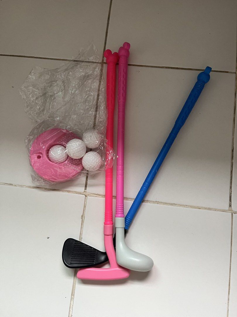 Golf Set for kids (Category: Golf) located in Quezon City. Submitted by declutter_xo (Listing ID 1440783653, Image 1). Description: Golf set.