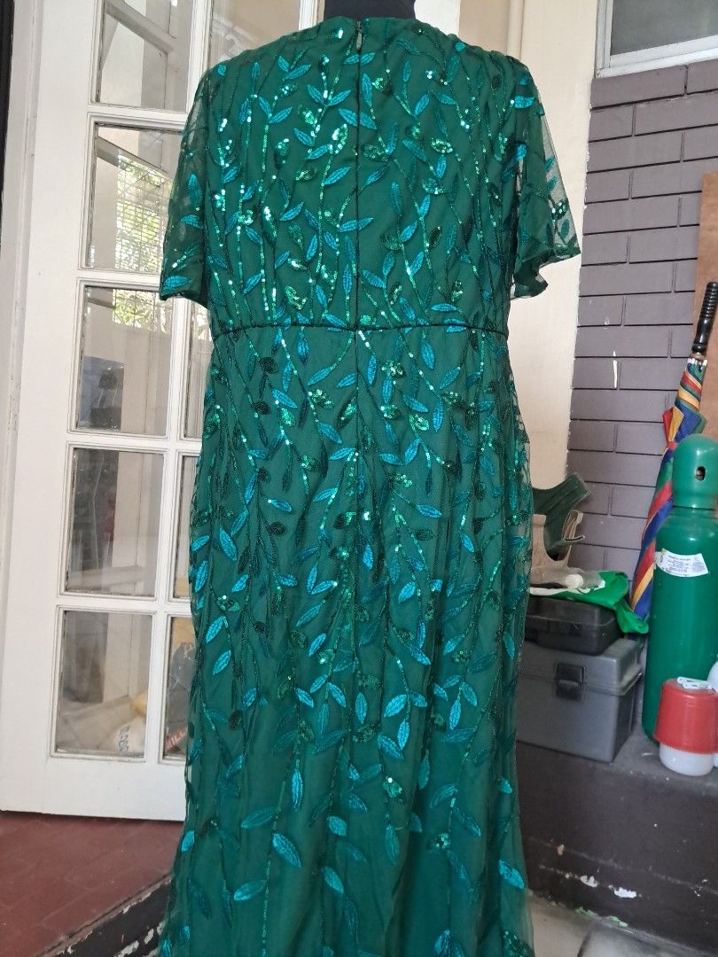 Gown (Category: Evening dresses & gowns) located in Manila. Submitted by cherrytreasures (Listing ID 1440836172, Image 3). Description: isang beses lang po nasuot shoulder 39cm.,waist 47cm., lenght 131 cm. pwede po meet up or shipping ..