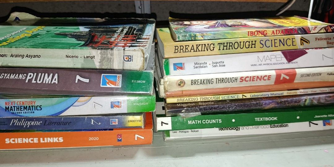 Grade 7 books (Category: Textbooks) located in Olongapo. Submitted by artab2193622 (Listing ID 1440815420, Image 1). Description: grade 7 books all in 1000 only.