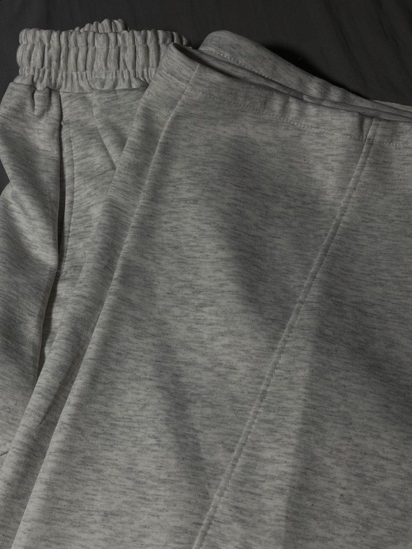 gray sweat pants (Category: Joggers) located in Manila. Submitted by 333tthr (Listing ID 1440913310, Image 2). Description: visuking v2 white gray baggy sweatpants (dm for more details) orig price: P329 selling for: 175 ps: has minimal stains (washable) size: medium waist: 70cm hips: 98cm length: 38inch (updated).