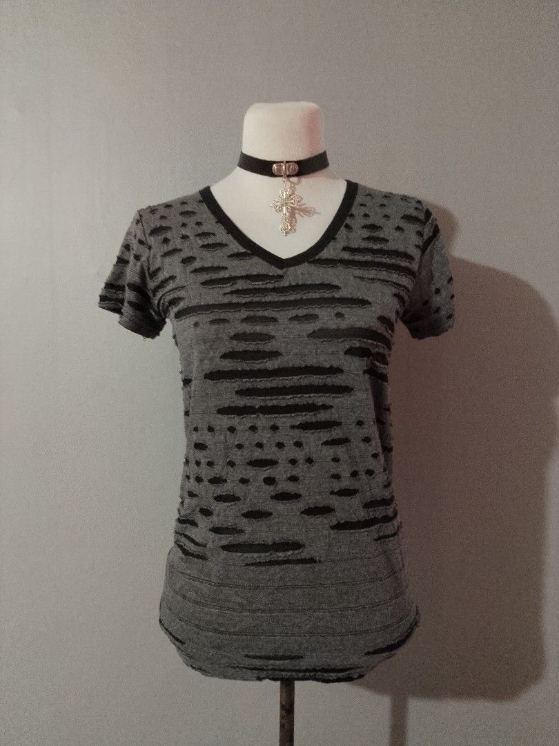 Grey distress v neck shirt (Category: Shirts) located in Cotabato. Submitted by winonasallure (Listing ID 1440814711, Image 1). Description: Brand: Size:Medium Mine:250 Steal:300 Increment+10 Lock:350 EOB: June 1 @5pm.