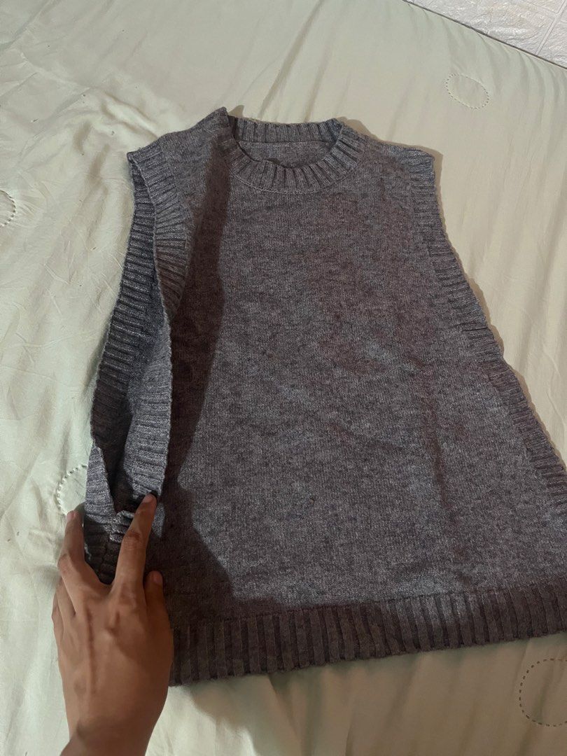 Grey Knit Sleeveless Sweater Vest (Category: Sleeveless) located in Antipolo. Submitted by tomale1 (Listing ID 1440800701, Image 2). Description: - Grey knit sweater vest - Sleeveless design - Ribbed hem and neckline - Ideal for layering - Adds warmth without bulk - Easy to style over shirts or dresses - Suitable for casual and smart-casual outfits.