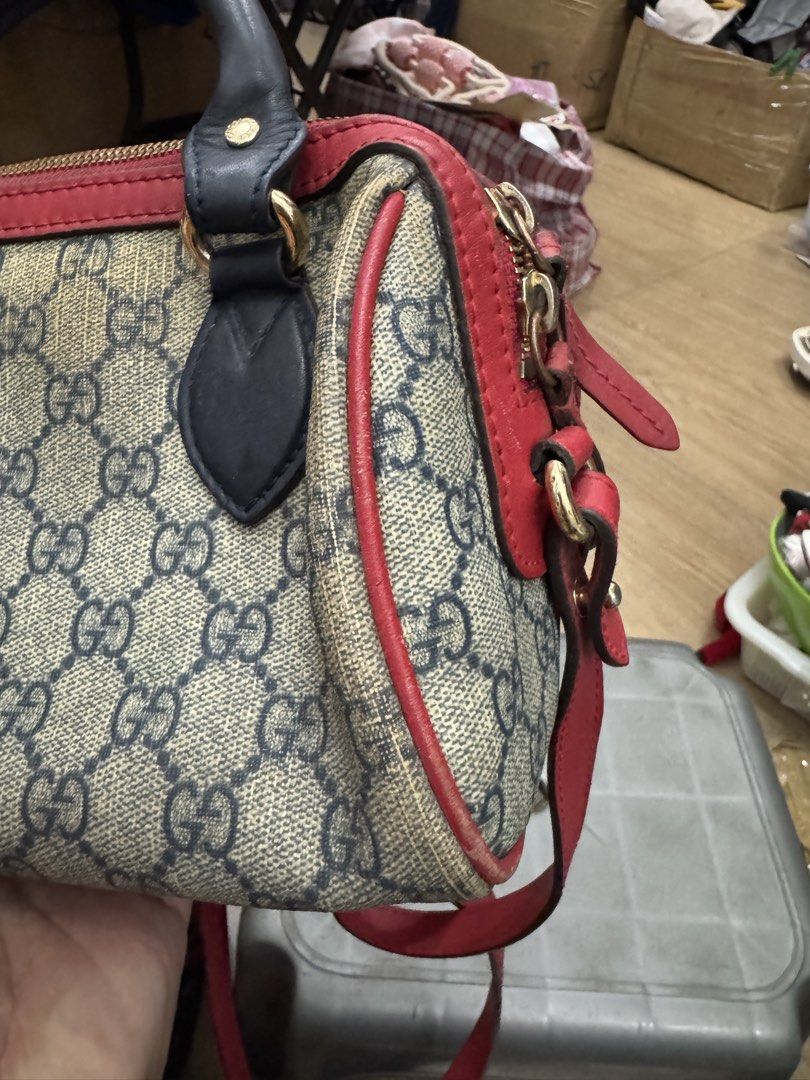 Gucci bag (Category: Luxury Bags & Wallets) located in Paranaque City. Submitted by emzszs (Listing ID 1440882984, Image 3). Description: .