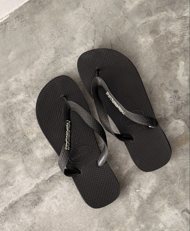 Havaianas Black Flip-Flops with Silver Logo (Category: Flipflops and Slides) located in Singapore. Submitted by koalaxcat (Listing ID 1440824016, Image 2). Description: Size: 35/36 Worn once but too small .