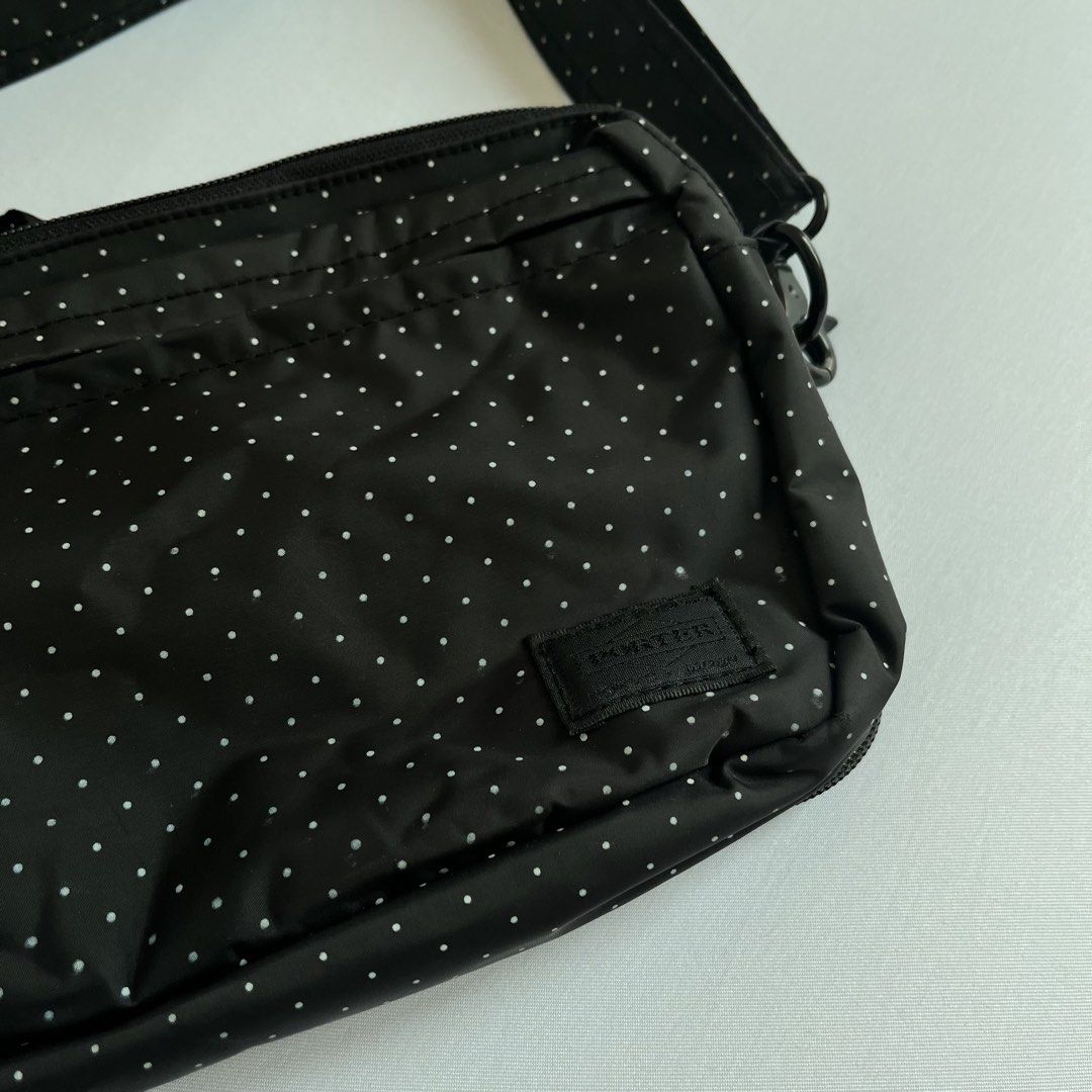 HEAD PORTER BLACKBEAUTY SLING BAG (Category: Sling Bags) located in Taguig. Submitted by maniladept. (Listing ID 1440808418, Image 2). Description: HEAD PORTER BLACKBEAUTY SLING BAG AUTHENTIC WIDTH:27CM LENGTH:15CM 9/10 CONDITION SOME TARNISH ON HARDWARES ITEM ONLY DM.