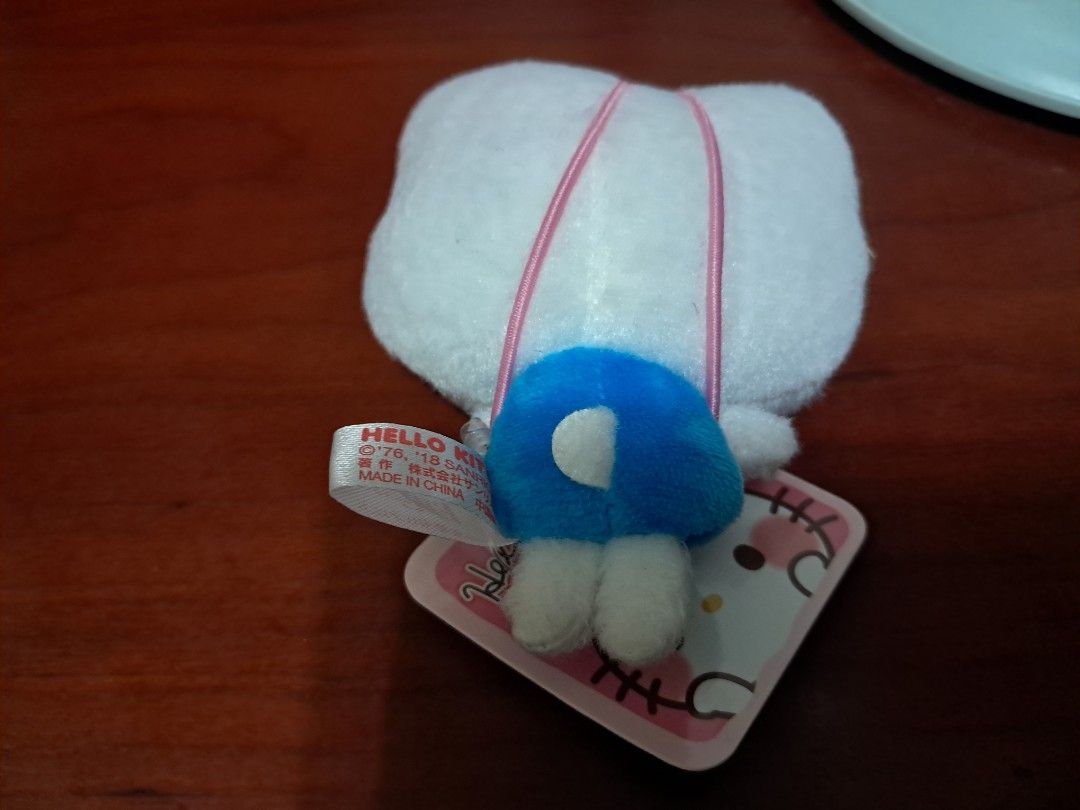 Hello Kitty 公仔 （分類：絨毛玩具）位於 Hong Kong。 由 lovecareshopping 提交（商品編號 1440913751，圖片 2）。簡介： Hello Kitty 公仔 全新 日本直送 有標籤 高約10cm。