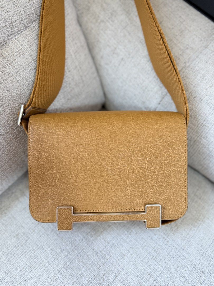 Hermes Geta (Category: Luxury Bags & Wallets) located in Quezon City. Submitted by _cherryontop_ (Listing ID 1440870379, Image 2). Description: Geta in Sesame Stamp B like new full set except receipt.