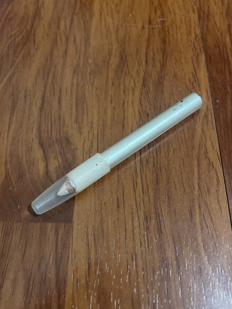 High Brow Glow Brow Highlighter (Category: Makeup) located in Manila. Submitted by decluttermnlmd (Listing ID 1440857059, Image 1). Description: - White eyeliner pencil - Includes clear cap - Lightly used (selling as is) - Ideal for everyday makeup looks - Easy to apply.
