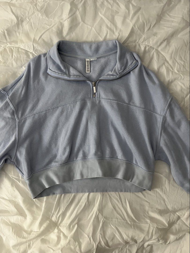 H&M Light Blue Cropped Half-Zip Sweatshirt Size M (Category: Coats, Jackets and Outerwear) located in Manila. Submitted by luvthrifts (Listing ID 1440904357, Image 1). Description: - H&M light blue cropped sweatshirt - Size: Medium (M) - Features: Half-zip neckline, relaxed fit - Style: Super comfy and easy to pair with different outfits.