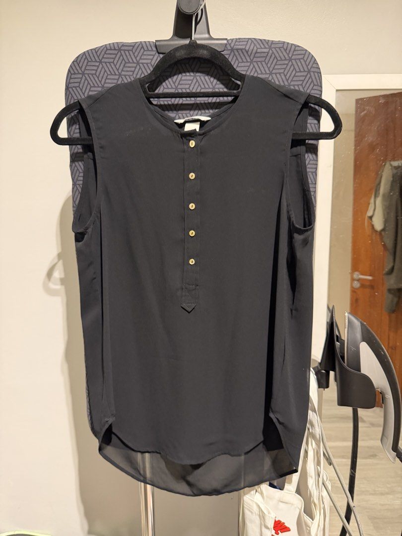 H&M Sheer Black Top Size XS (Category: Sleeveless) located in San Juan City. Submitted by denisesanjuan (Listing ID 1440901185, Image 1). Description: .