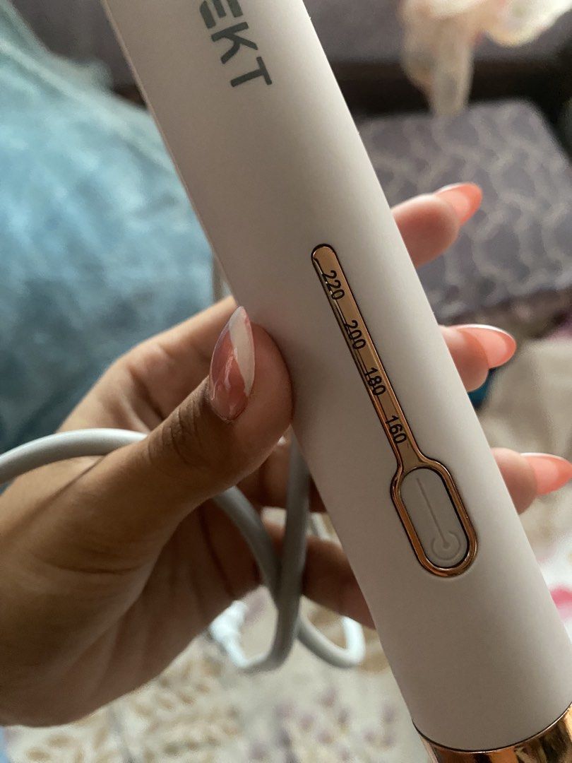 HODEKT Straightner/Curler (Category: Hair) located in Cagayan de Oro. Submitted by raineee92 (Listing ID 1440843921, Image 2). Description: -No orig box, will use makeshift box to ship -Good as new -4 Temp Settings RFS: Upgrade.