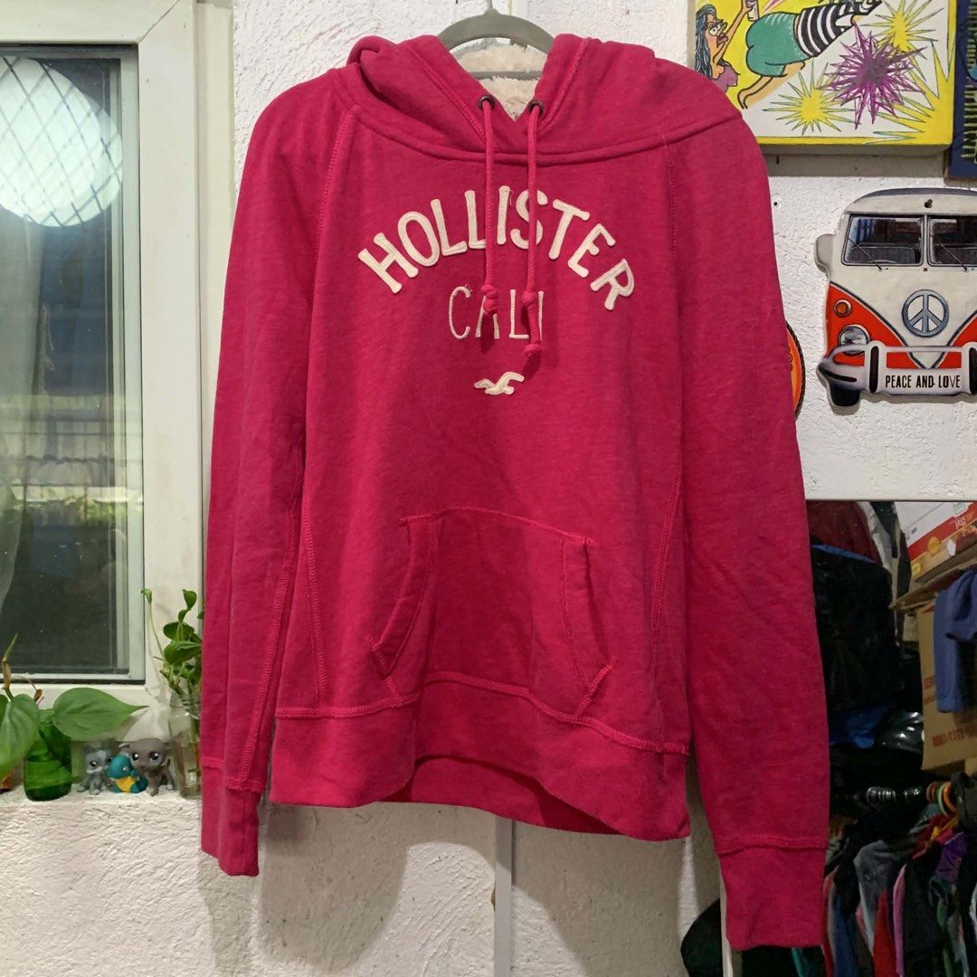 Hollister Pink Pull Over Hoodie (Category: Coats, Jackets and Outerwear) located in Bulacan. Submitted by ridersthrift_ph (Listing ID 1440842972, Image 1). Description: Large Women's No Flaws Excellent Gcash Payment Bulacan 📍.