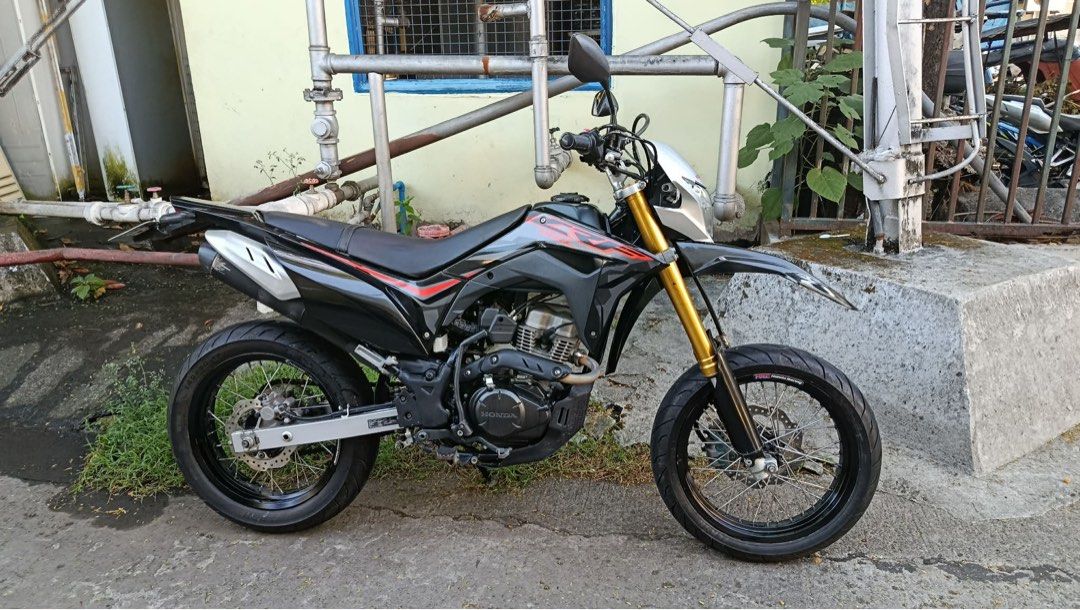 Honda CRF 150 Motard Set up (Category: Motorbikes for Sale) located in Rodriguez. Submitted by she_finds (Listing ID 1440776440, Image 3). Description: For sale/ swap Honda CRF150L motard set up Excellent condition 16k original odo reading Original papers and documents Extended registration No major issue Gagamitin nalang. Reason for selling upgrade. Burgos Montalban, East ave QC location Thank you..