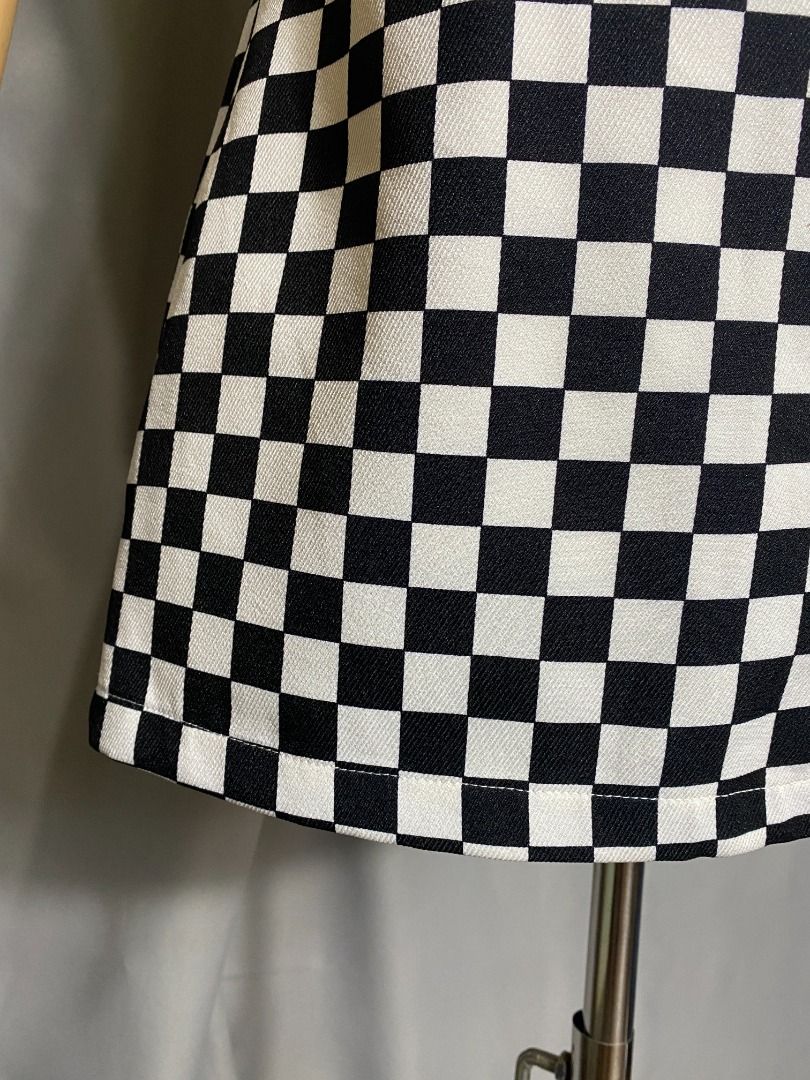 SALE Black and white Checkered Mini Skirt (Category: Skirts) located in Las Pinas. Submitted by ipickyou (Listing ID 1440784498, Image 3). Description: Checkered Mini Skirt Unwashed Condition: 10/10 𝗣𝗿𝗶𝗰𝗲: ₱𝟱𝟱𝟬 𝗠𝗲𝗮𝘀𝘂𝗿𝗲𝗺𝗲𝗻𝘁𝘀 𝘄𝗵𝗲𝗻 𝗹𝗮𝗶𝗱 𝗳𝗹𝗮𝘁: -Size L -Waist: 14” -Length: 15”.