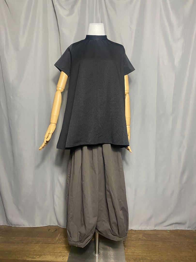 SALE Classic Black Short Sleeves Flared Tunic Top (Category: Others Tops) located in Las Pinas. Submitted by ipickyou (Listing ID 1440761897, Image 1). Description: Classic Black Short Sleeves A-line Top Flared Tunic Unwashed Condition: 10/10 𝗣𝗿𝗶𝗰𝗲: ₱𝟲𝟴𝟬 𝗠𝗲𝗮𝘀𝘂𝗿𝗲𝗺𝗲𝗻𝘁𝘀 𝘄𝗵𝗲𝗻 𝗹𝗮𝗶𝗱 𝗳𝗹𝗮𝘁: -Shoulder to shoulder: 13” -Armpit to armpit: 21” -Length: 28 1/2”.