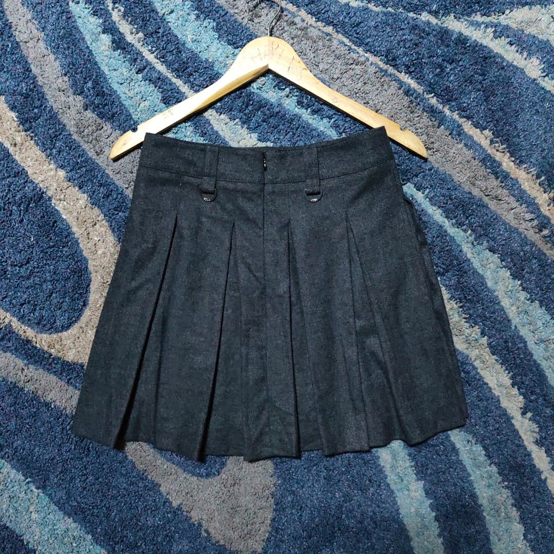 Hugo Skirt Rafalle wool 26W office wear, luxury wear , Chanel , Gucci , Balenciaga , high end (Category: Skirts) located in Caloocan City. Submitted by fast_transact (Listing ID 1440832187, Image 2). Description: Hugo Skirt Rafalle wool Pm more details LBC, J&T or Lalamove.