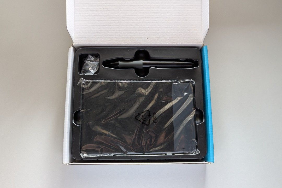 HUION USB Pen Tablet with Pen (Category: Other Accessories) located in Manila. Submitted by sunsetsandhues (Listing ID 1440763933, Image 3). Description: Huion H420 Graphics USB Pen Tablet With 2048 Pressure Digital Pen Color: Black Dimension: 176 X 111 X 7.5mm Active/ Working Area:106 × 64.6mm Net Weight: 167g Pen Resolution: 4000 LPI (Line Per Inch) Pen Pressure: 2048 Levels Interface Support: USB Digital Pen: Pen68 Sensing Height: 12mm Report 