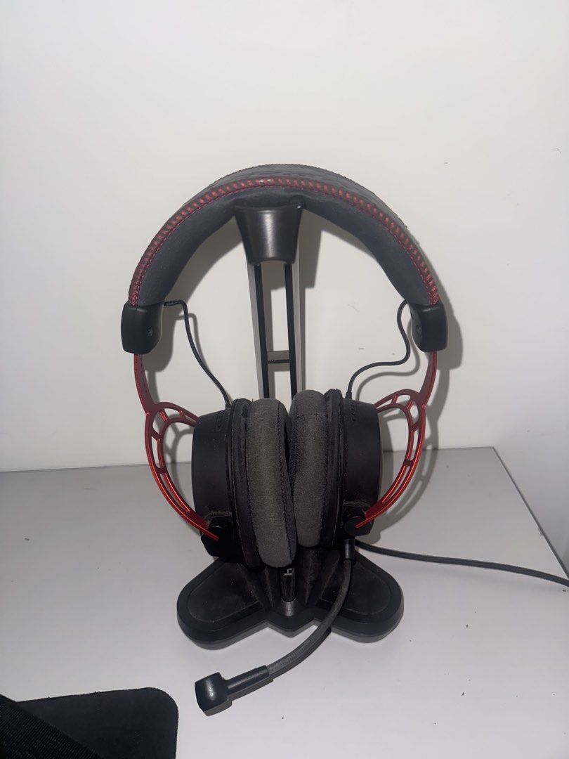 HyperX Cloud 2 (Category: Headphones & Headsets) located in Banting. Submitted by blockwear (Listing ID 1440945554, Image 1). Description: hyperx cloud 2 .comes with stand.