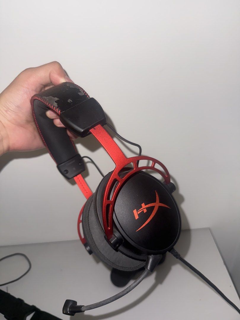 HyperX Cloud 2 (Category: Headphones & Headsets) located in Banting. Submitted by blockwear (Listing ID 1440945554, Image 2). Description: hyperx cloud 2 .comes with stand.