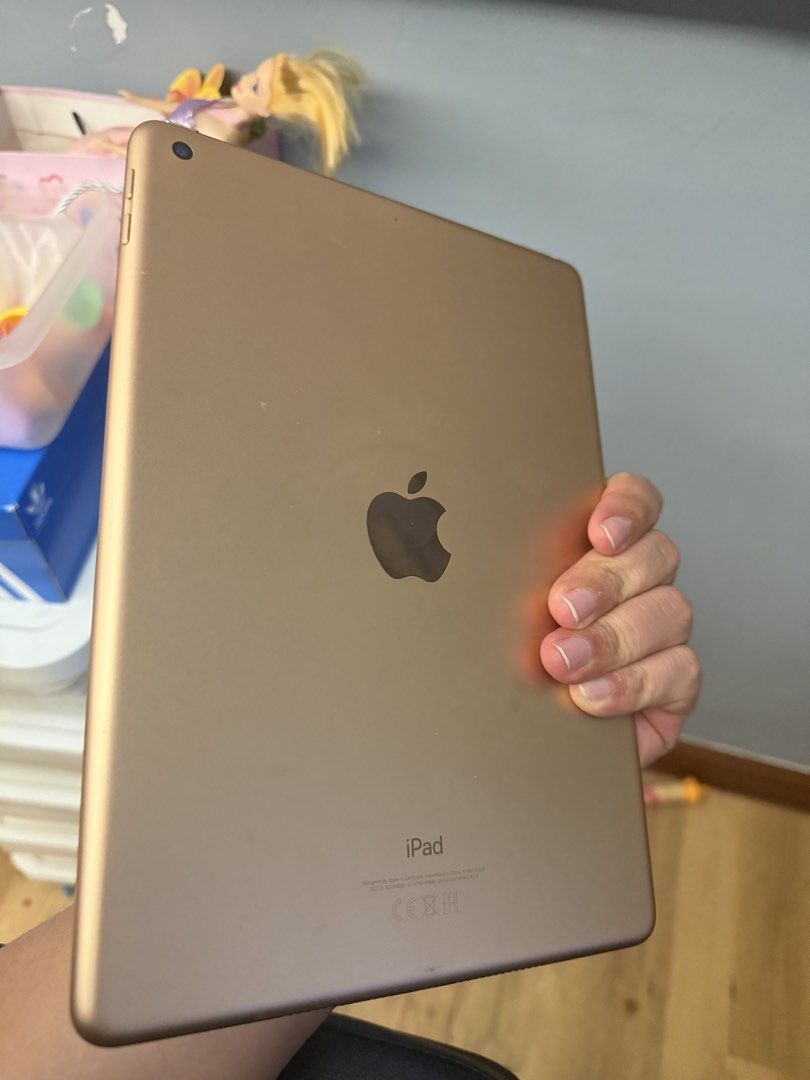 iPad 6th generation (Category: iPad) located in Kluang. Submitted by ahquek89 (Listing ID 1440887197, Image 2). Description: .