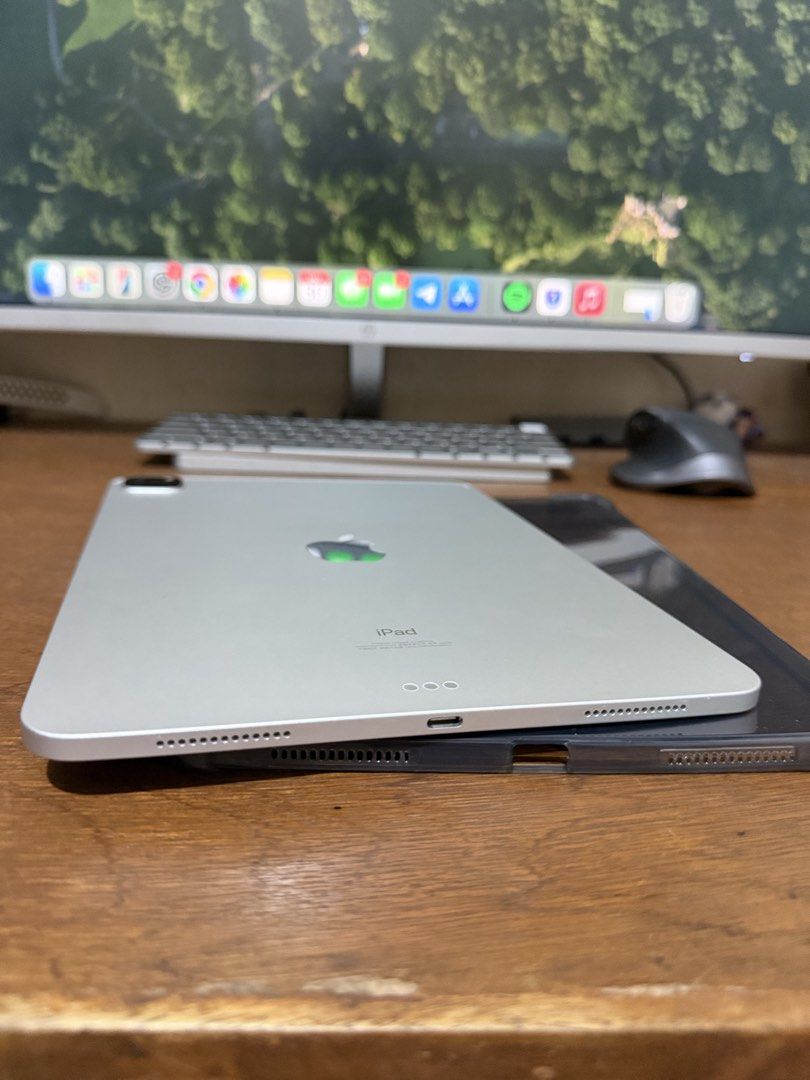 iPad Pro 11 inch 2nd generation 256gb Wifi Only Silver FIXED PRICE (Category: iPad) located in Manila. Submitted by razelysonn (Listing ID 1440910521, Image 2). Description: FIXED PRICE FIXED PRICE - still in great condition iPad Pro 2nd generation - 11 inch - 256gb - Wifi only - Silver NO ISSUE NO REPAIRS SIDE BY SIDE POSTED in great working condition inclusions: Unit itself (NO BOX) Essager cable Free Case Meetup: Binondo / UST LBC COD / COP ✅ 