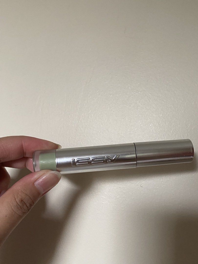 Issy Concealer Stick - Green Corrector (Category: Makeup) located in Makati City. Submitted by demabubut (Listing ID 1440770606, Image 1). Description: Used twice lang - Issy Concealer Stick in Green shade - Ideal for color correcting and neutralizing redness - Twist-up applicator for easy, targeted application - Perfect for concealing blemishes or under-eye areas - Compact and portable for on-the-go touch-ups.