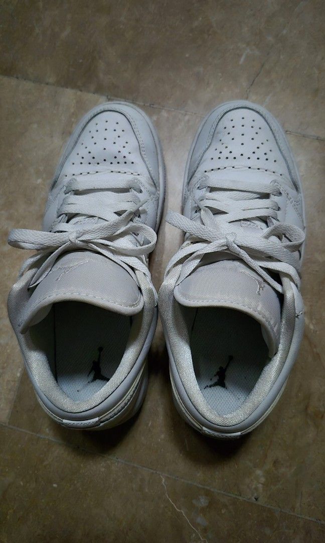 SALE!!! J1 low triple white (size 7.5 womens) (Category: Sneakers) located in Las Pinas. Submitted by badudettes (Listing ID 1440905107, Image 1). Description: J1 Low Size 7.5 Womens Needs cleaning sa leather (wipes lang pwde na) ⛔️ I DO NOT ACCEPT CASH PAYMENTS OR COD. ONLINE Transaction only! PAYMENT FIRST BEFORE DELIVERY TO AVOID SCAMMERS ⛔️.
