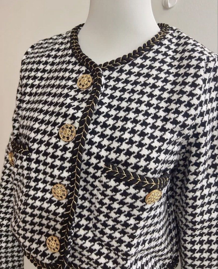 Jacket (Category: Coats, Jackets and Outerwear) located in Singapore. Submitted by abby901030 (Listing ID 1440837500, Image 3). Description: 衣长44袖长54胸围92 Length 44 Sleeve 54 Bust 92.