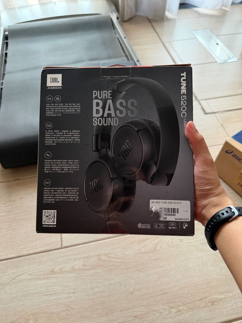 JBL Tune 520C (Category: Headphones & Headsets) located in Makati City. Submitted by christine.cruz (Listing ID 1440858204, Image 2). Description: RFS: Decluttering, got this from christmas raffle haha.