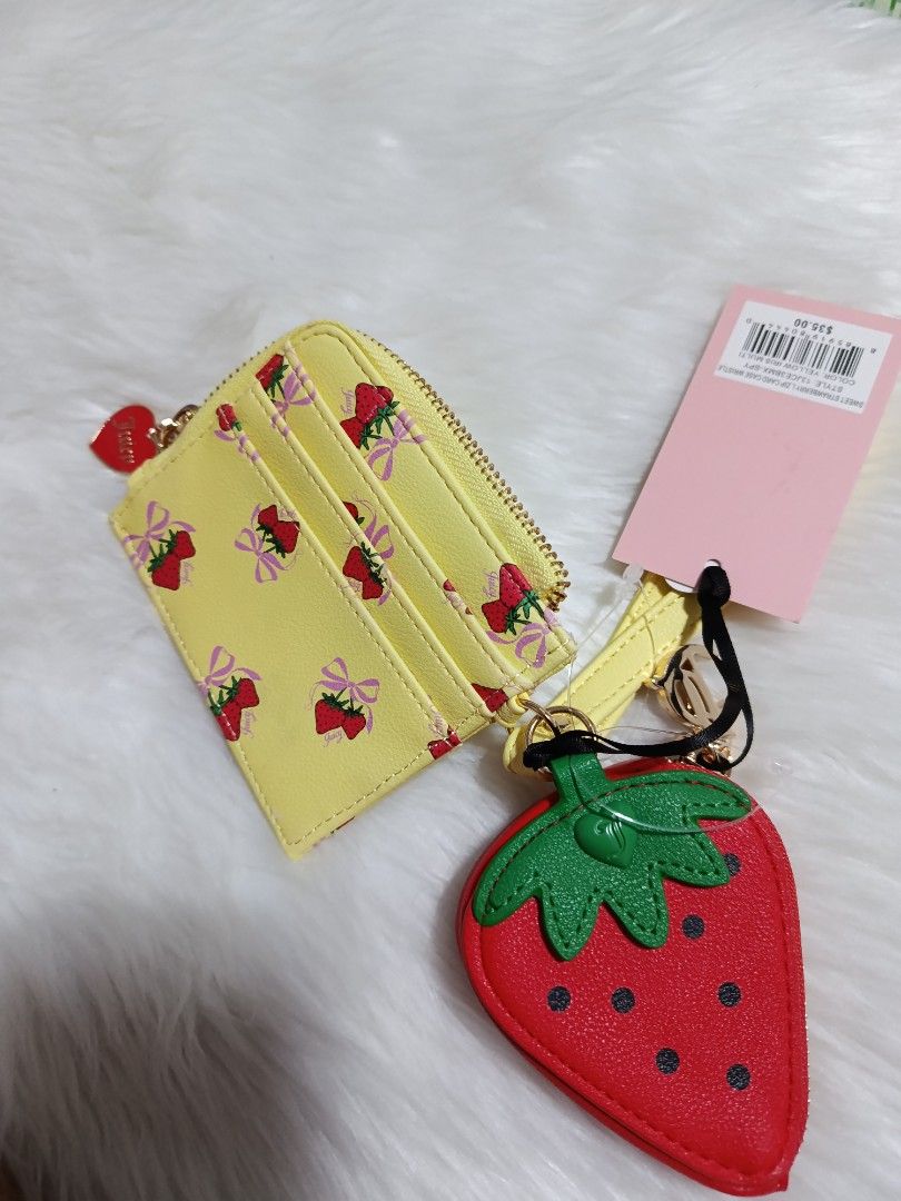 Juicy Couture Yellow 2in1 Wallet (Category: Announcements) located in Bulacan. Submitted by finefindstuffbykdc_ (Listing ID 1440890577, Image 3). Description: Onhand Pinas.
