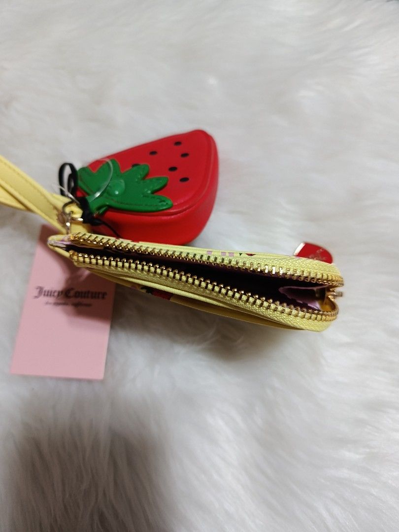 Juicy Couture Yellow 2in1 Wallet (Category: Announcements) located in Bulacan. Submitted by finefindstuffbykdc_ (Listing ID 1440890577, Image 2). Description: Onhand Pinas.
