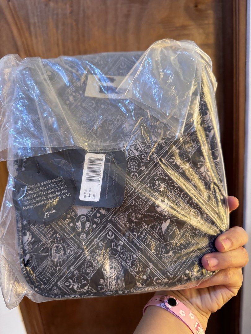 JuJuBe Zealous Night Before Christmas be cool (Category: Backpacks) located in Dagupan City. Submitted by francesco11 (Listing ID 1436996412, Image 3). Description: see description and prices per pic.
