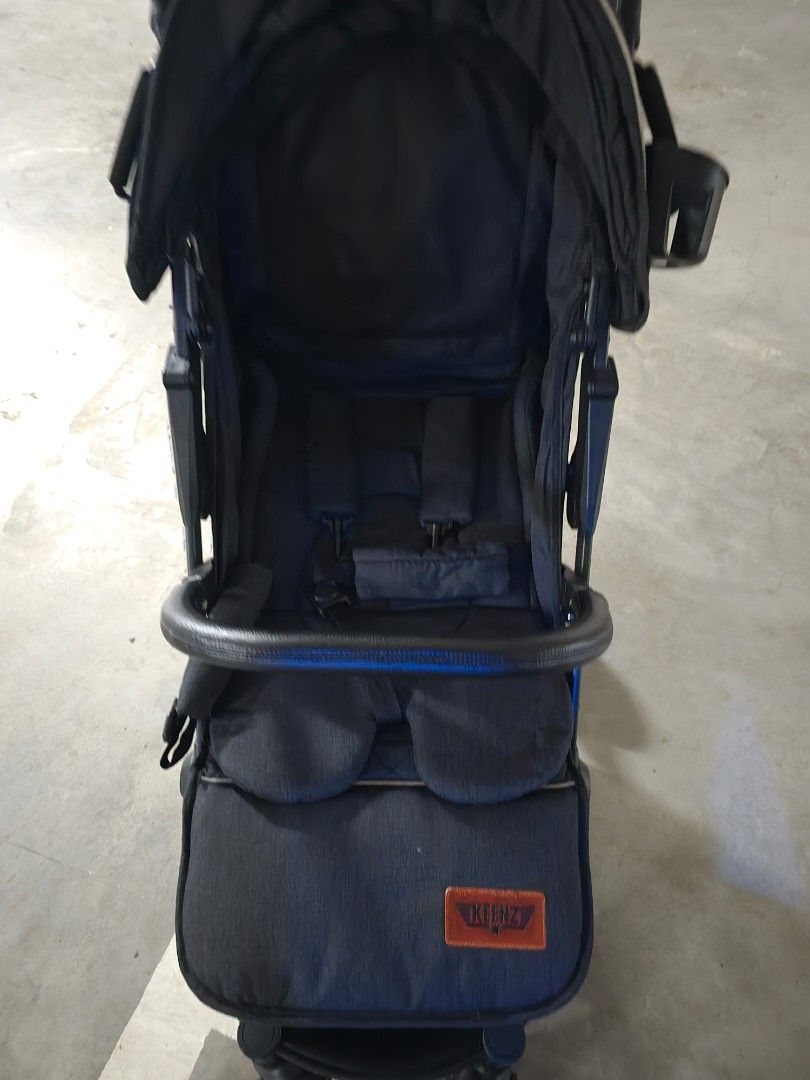 Keenz Stroller (Category: Strollers) located in Singapore. Submitted by ircglitch (Listing ID 1440780418, Image 2). Description: own for 3 years, place in car, use some time. price negotiable self collect from my sengkang blk.