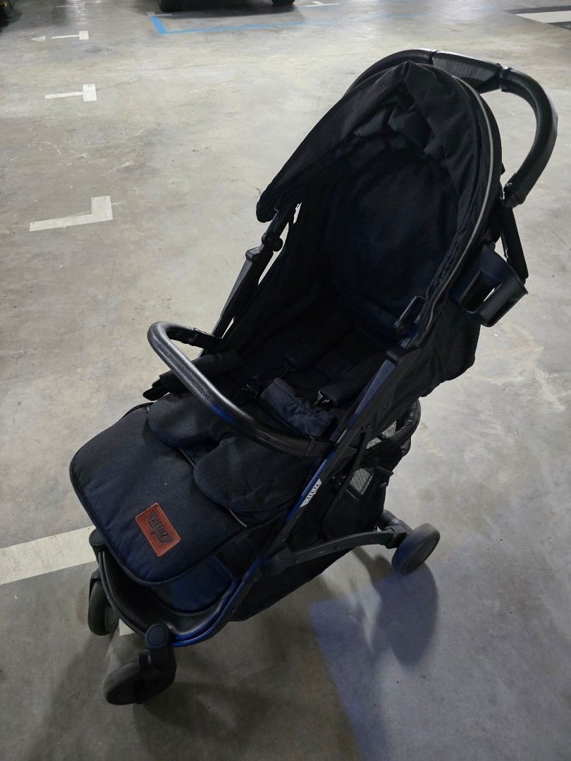 Keenz Stroller (Category: Strollers) located in Singapore. Submitted by ircglitch (Listing ID 1440780418, Image 1). Description: own for 3 years, place in car, use some time. price negotiable self collect from my sengkang blk.