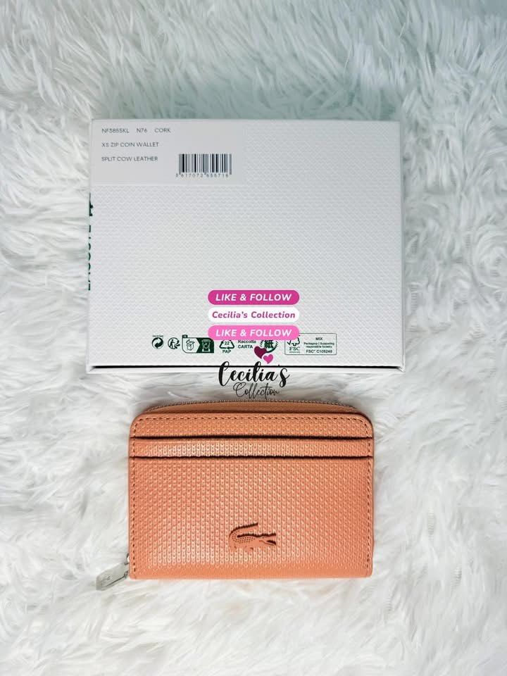 Lacoste Unisex Chantaco Zippered Mini Wallet (Category: Wallets & Card holders) located in Paranaque City. Submitted by ceciliascollection (Listing ID 1440781083, Image 3). Description: ⓇⒺⓈⓉⓄⒸⓀ ⒶⓁⓁⒺⓇⓉ 𝓛𝓪𝓬𝓸𝓼𝓽𝓮 𝓤𝓷𝓲𝓼𝓮𝔁 𝓒𝓱𝓪𝓷𝓽𝓪𝓬𝓸 𝓩𝓲𝓹𝓹𝓮𝓻𝓮𝓭 𝓕𝓲𝓷𝓮 𝓛𝓮𝓪𝓽𝓱𝓮𝓻 𝓜𝓲𝓷𝓲 𝓦𝓪𝓵𝓵𝓮𝓽 ❣️𝗢𝗡 𝗛𝗔𝗡𝗗 & 𝗥𝗘𝗔𝗗𝗬 𝗧𝗢 𝗦𝗛𝗜𝗣❣️ 💯𝗔𝘂𝘁𝗵𝗲𝗻𝘁𝗶𝗰 𝗳𝗿𝗼𝗺 𝗟𝗮𝗰𝗼𝘀𝘁𝗲 𝗦𝗶𝗻𝗴𝗮𝗽𝗼𝗿𝗲 💰Mall Price ₱5,950.00 ✔️3 pcs. 