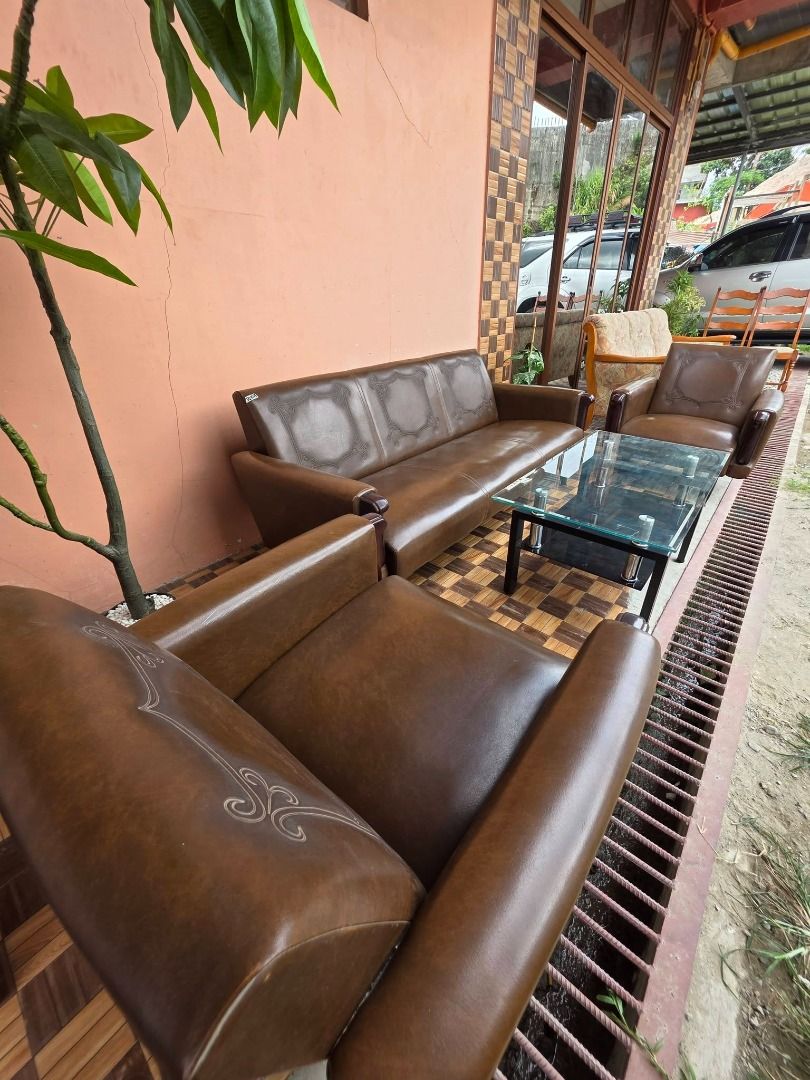LEATHER SET SOFA.. (Category: Sofas) located in Sablan. Submitted by gongonshelley12 (Listing ID 1440807276, Image 3). Description: PRICE 30,000 JAPAN ITEMS LEATHER SET SOFA.. GOOD FOR 3 AND 2PCS SINGLE. CENTER TABLE NOT INCLUDED.. GOOD NA GOOD PO YAN.. GANDA PO NITO MGA MADAMS.