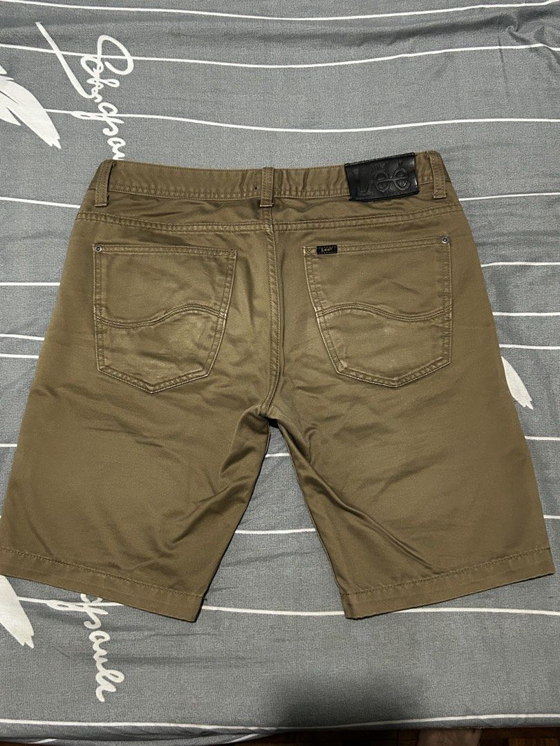 Lee Men's Khaki Chino Shorts (Category: Shorts) located in Imus. Submitted by Jdavid (Listing ID 1440775593, Image 2). Description: - Brand: Lee - Type: Chino Shorts - Color: Khaki - Style: Classic five-pocket .