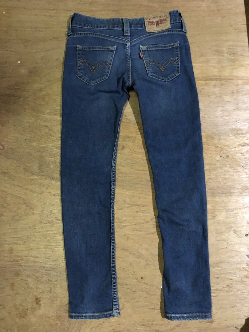 Levis Jeans & Co skinny blue Jeans (Category: Jeans) located in Davao. Submitted by blufinds (Listing ID 1440874839, Image 2). Description: These are Levi’s Strauss & Co. women’s blue skinny fit jeans featuring the classic “Two Horse” patch and a red tab label..