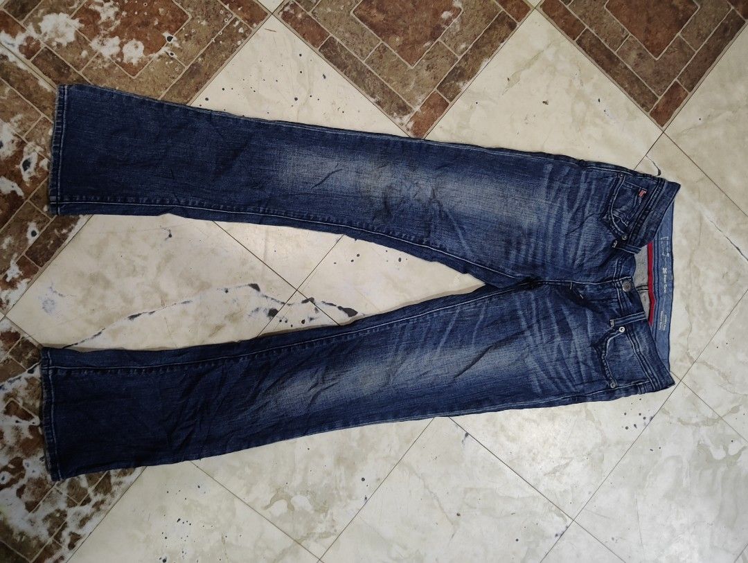 Levis modern rise/Bootcut skinny jeans (Category: Jeans) located in Tagoloan. Submitted by puretiger-389e (Listing ID 1440919799, Image 1). Description: Bootcut skinny jeans Good as new condition Size 26x32 on tag Measurements 28 W 39 L 10 thigh 8.5 Hem No issue.