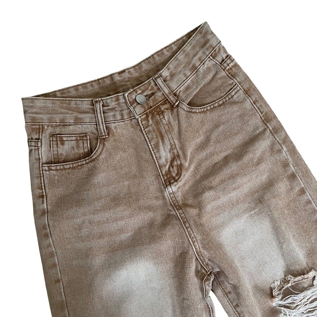 Light Brown / Brown Wide Leg Jeans (Category: Jeans) located in Bacolor. Submitted by readytothrift.ph (Listing ID 1440800611, Image 1). Description: * So much nicer in person huhu camera won’t do justice Brown / Light Brown Wide Leg Jeans; — good as new - nice ng fit huhu - nice color too, parang bago & super nice ng shades of brown 🤎🤍 - wala ako masabi haha ang ganda lang talaga Color: 10/10, no discoloration Fabric: high quality hard denim, 