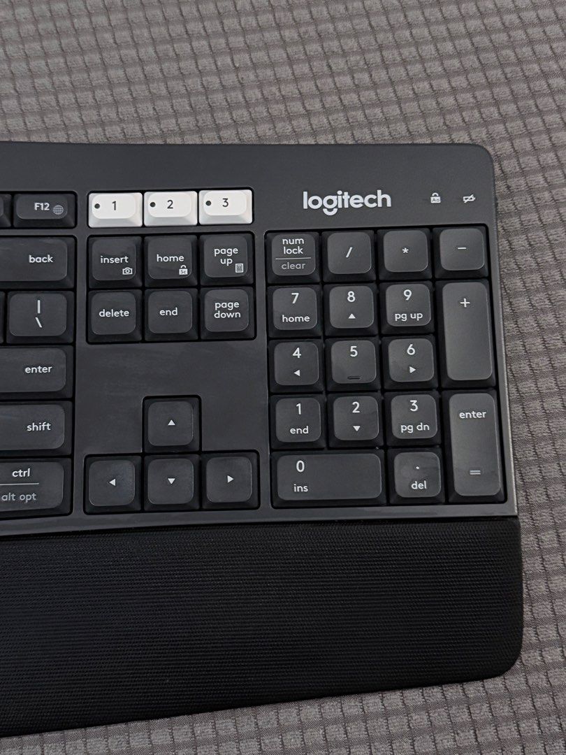 Logitech Wireless Keyboard with Wrist Rest468690250687457281