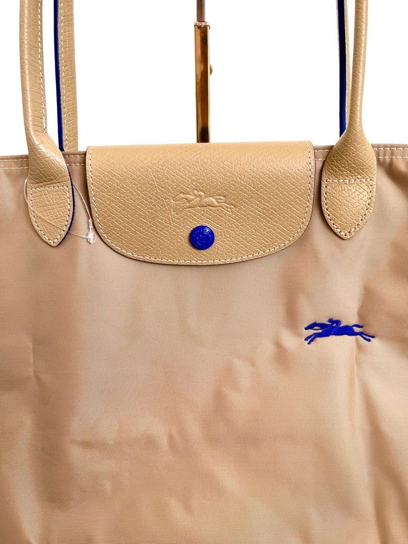 Longchamp Le Pliage Beige Tote - 70th Edition small long handle (Category: Luxury Bags & Wallets) located in Muntinlupa City. Submitted by secondemain.ph (Listing ID 1440809582, Image 3). Description: •Color: Beige •Size: 24CM Height 27CM Length Strap: (Long handle) •Hardware: Gold-tone Hardware •Other details: Zip closure, Nylon Material •Inclusions: Care card, Longchamp paperbag •SRP: Euro 180++ •Photos: Please refer to photo 2 onwards for the 